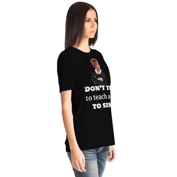 Judge Judy Tee-Dont teach a pig to sing. Unisex T-shirt,Christmas,New Year/Thanksgiving/Birthday/Graduation/Potters gifts