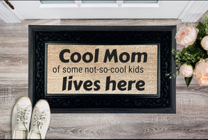 Cool Mom not-so-cool kids Lives Here Heavy Duty Door Mat,Funny Unique Mom Gifts for Mother&#39;s Day/Housewarming/Birthday/Christmas/Anniversary