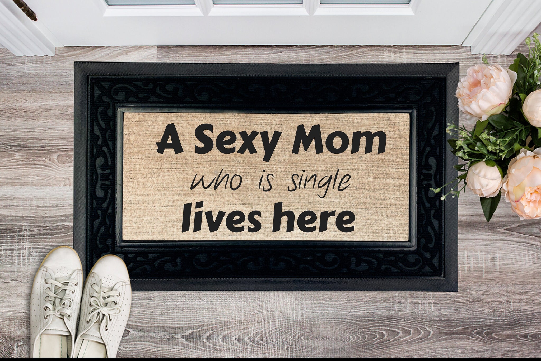Sexy Single Mom Lives Here Heavy Duty Door Mat,Funny Unique Aunt/Mom Gift,Gifts for Mother&#39;s Day/Housewarming/Birthday/Christmas/Anniversary