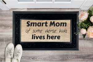 Smart Mom of dense kids Lives Here Heavy Duty Door Mat,Funny Unique Mom Gifts for Mother&#39;s Day/Housewarming/Birthday/Christmas/Anniversary
